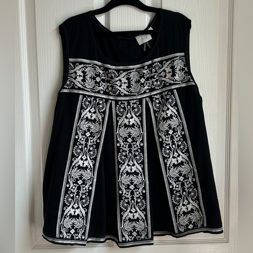 HD in Paris Anthropology Embroidery Black Swing Top XL L